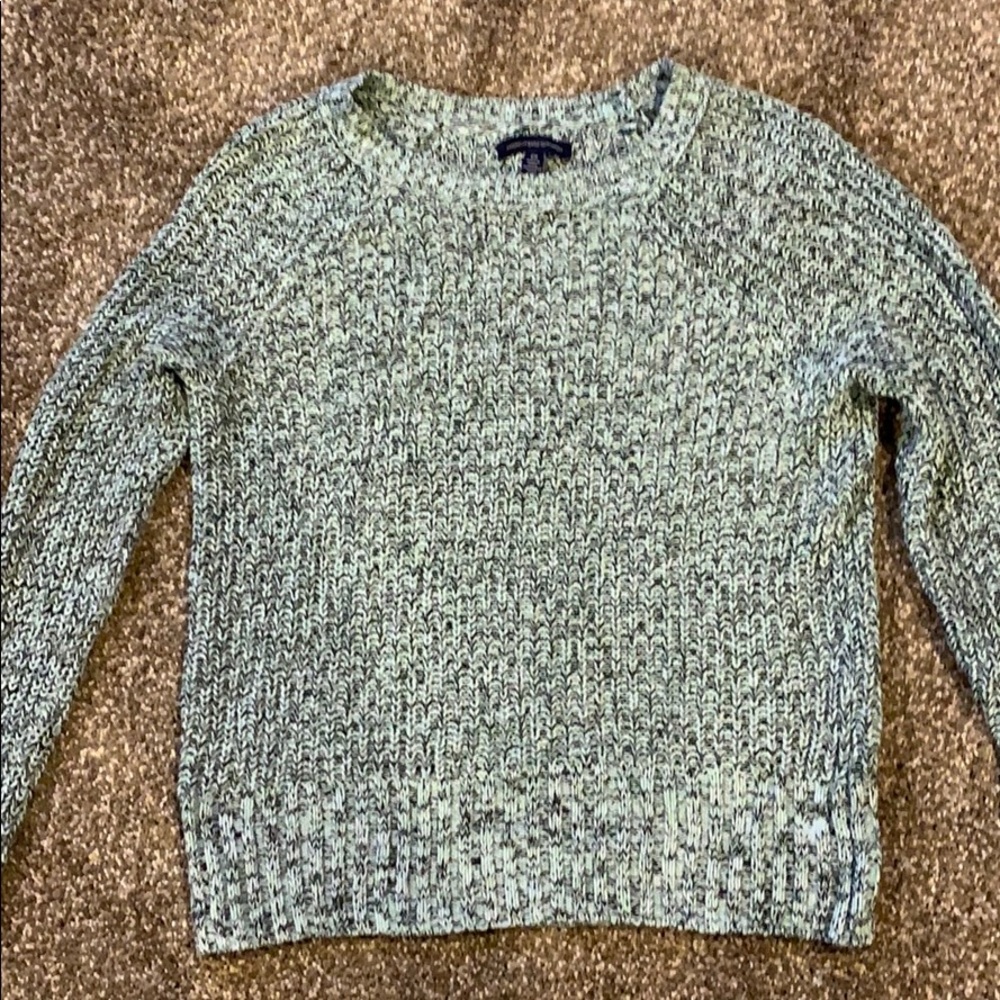 Women’s Sweater, green multi colored. Non smoking